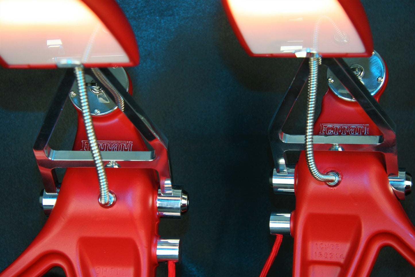 TAILOR-MADE CONTROL ARM LAMPS FOCUS FERRARI