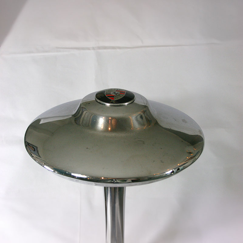 TAILOR-MADE AUTOMOTIVE HUBCAP LAMP TOP