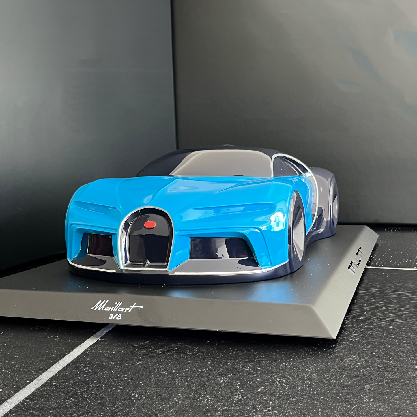 BUGATTI CHIRON BLUE & BLACK "ICON OF SPEED"