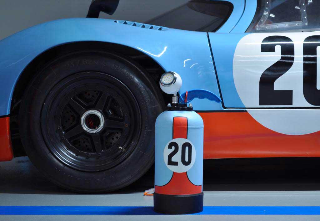 Lamp extinguisher vintage gulf blue and orange number 20 in front of wheel JLR Concept