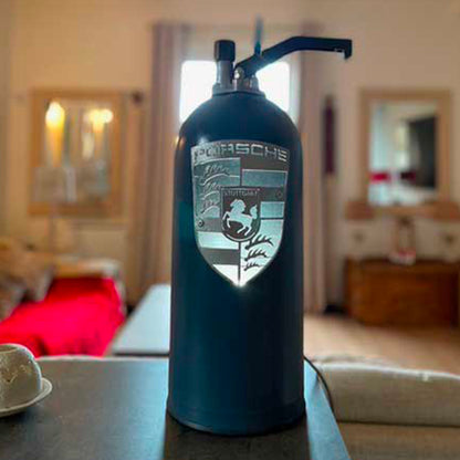 Extincteur lampe Porsche vintage bleu nuit en objet de décoration lumière bleu intérieur JLR Concept