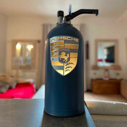 Extincteur lampe Porsche vintage bleu nuit en objet de décoration lumière jaune intérieur JLR Concept